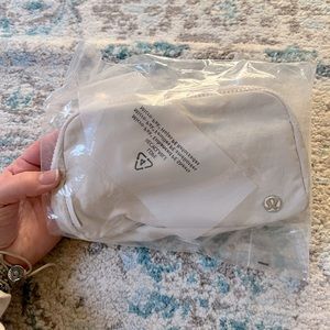 NWT Lululemon Everywhere Belt Bag White Opal *extended strap